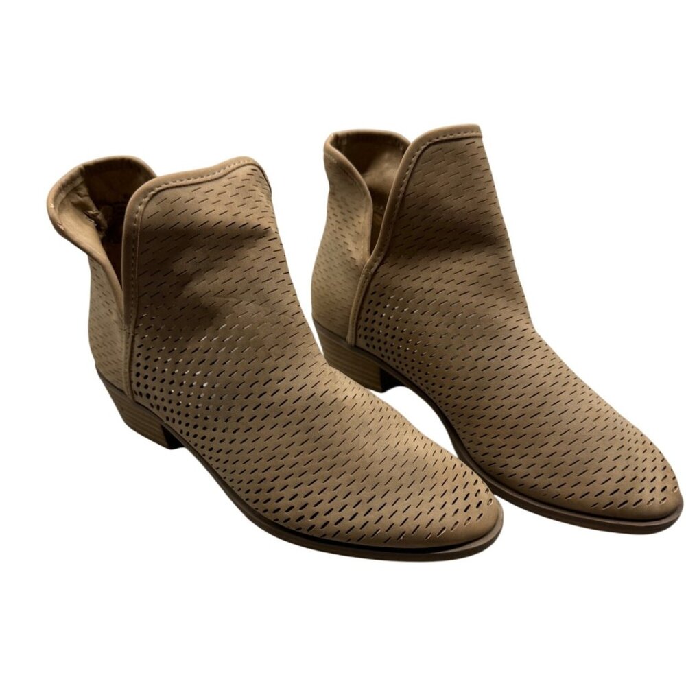Tan Perforated Ankle Boots For Women Size 8.5 chunk 1" heal slip on V-sides READ